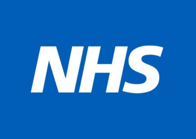Consulta pública del NHS de Reino Unido: Especificaciones provisionales del servicio especializado en disforia de género para la infancia y la juventud