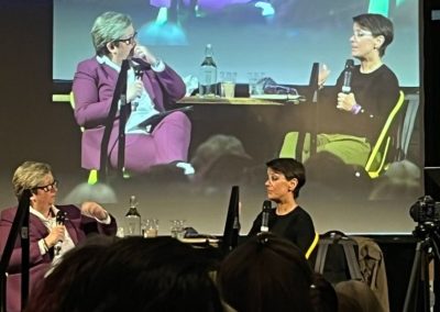 No existe el derecho a la autodeterminación de sexo, dice la experta de la ONU en una conferencia feminista en Escocia