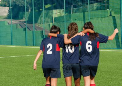 Segunda futbolista adolescente sancionada por preguntar si sus oponentes transgénero eran hombres
