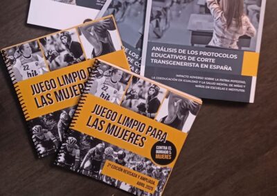 Entregamos nuestras últimas publicaciones sobre Educación y Deporte en el Congreso