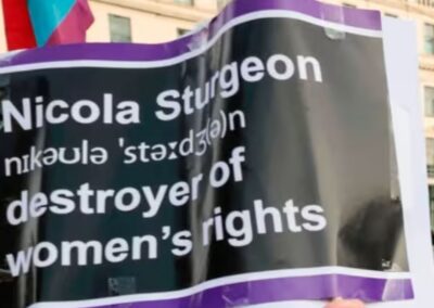 Suzanne Moore: El mea culpa de Sturgeon demuestra por qué la obsesión por la identidad de género debe mantenerse alejada de la política.