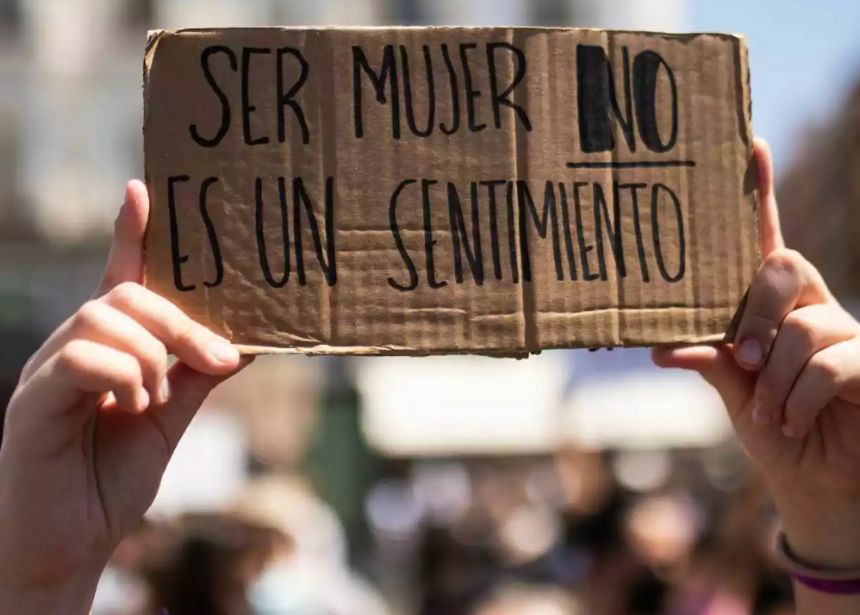El caso del concejal expulsado del PSOE interpela a la mala calidad de la ley trans que le ampara