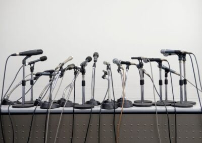 Es hora de que los medios de comunicación den voz a la crítica feminista de izquierdas sobre la “identidad de género”