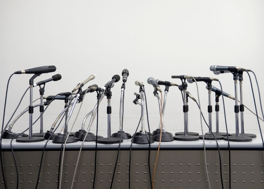 Es hora de que los medios de comunicación den voz a la crítica feminista de izquierdas sobre la “identidad de género”