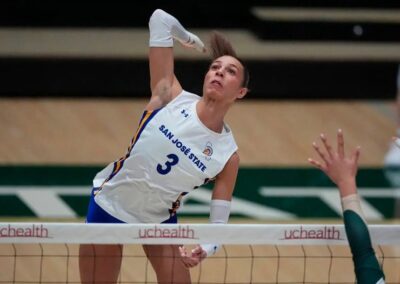 Un solo varón jugando en una liga femenina. 244 atletas mujeres directamente afectadas